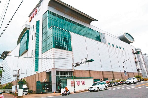 大同集團旗下面板廠華映昨晚表示,董事會決議依法解僱全數員工2100人,僅回聘必要人員,預計60天後生效。圖為楊梅廠區。 圖/聯合報系資料照片