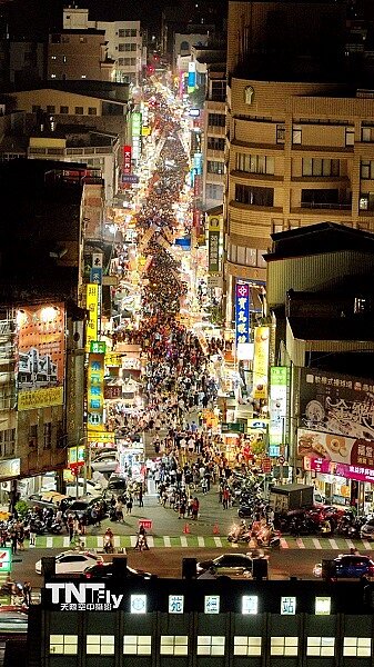 苑裡鬼門關夜市。圖／苑裡掀海風