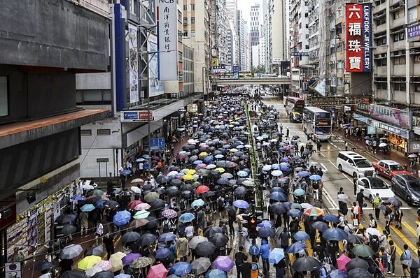 東華大學及台灣藝術大學2名港生，疑反送中事件在港被捕，目前台藝大羅姓學生已平安返家。