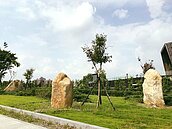 張大千三巨石　巴西漂洋過海落腳故宮南院