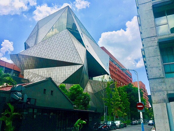 師大美術館是建築佳作，或是隻怪獸，近日引發爭論。  好房網News記者楊欽亮 / 攝