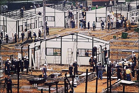 慈濟921大地震時，蓋屋供災民一個家。圖／慈濟提供