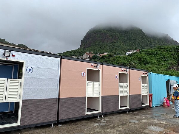 水湳洞停車場公廁日前被網友評為北台灣最髒公廁,新北市交通局8月投入800萬元經費進行改善工程,預計12日重新啟用。圖/新北市交通局提供