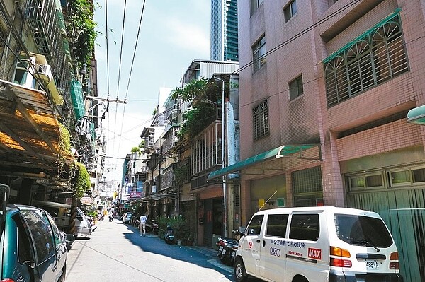 新北市府修正「新北市都市更新單元劃定基準」,宣布今日上路。