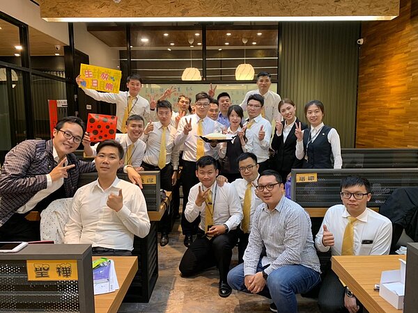 永慶不動產南崁特力光明加盟店吸引了許多志同道合的前直營體系夥伴,陸陸續續加入團隊,合作無間。