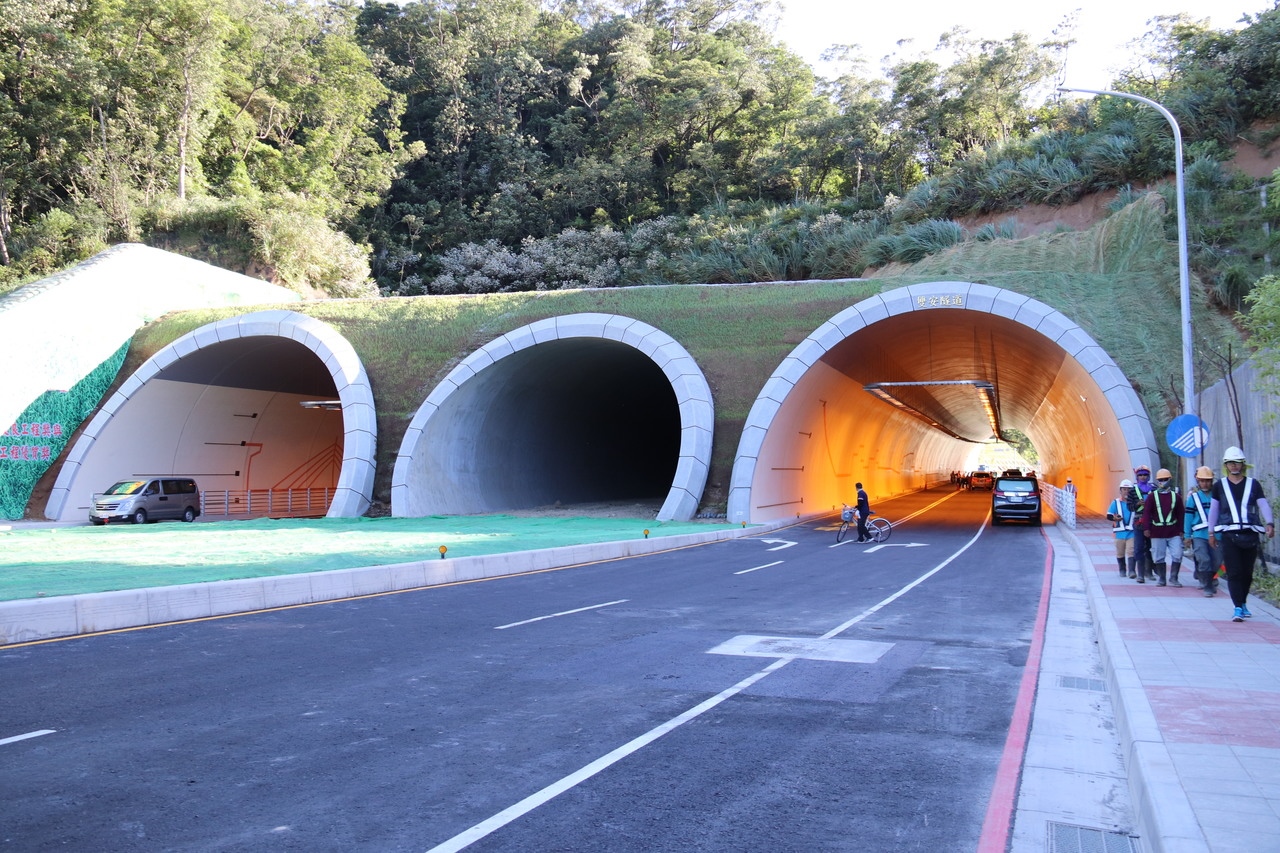 新北市工務局指出，雙安隧道的設計突破高難度挑戰，成為全台首創道路、捷運共構的三連孔近接隧道，隧道路間僅1.5公尺，成為台灣工程界創舉之作。記者胡瑞玲／攝影