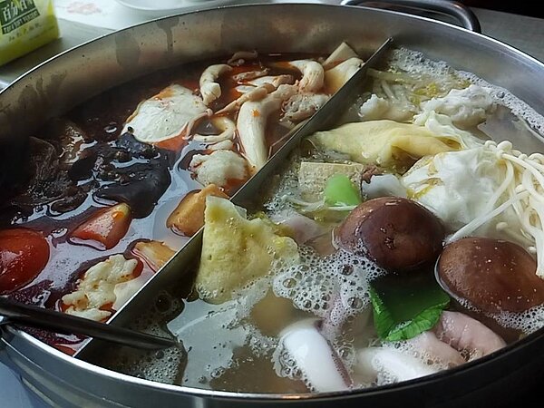 國人愛吃麻辣鍋或火鍋「吃到飽」,影響腸胃健康,胃食道逆流患者不斷增加。圖/聯合報系資料照片