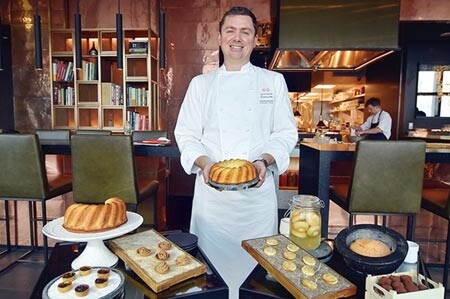 法國米其林二星名廚Jean-Remi Caillon客座微風信義〈Chefs Club Taipei〉,餐後甜點是用甜點車推到客人桌旁讓客人任選,非常過癮。圖/姚舜