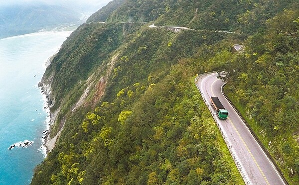 民宿老闆無奈表示,「擔心你們是開蘇花墜崖,訂房我就幫你保留到清明節了」。 圖/聯合報系資料照片