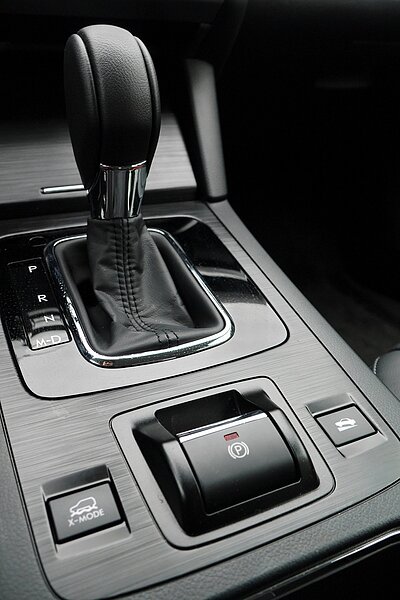 目前出廠的新車逾七成裝設電子手煞車按鈕。圖/聯合報資料照片