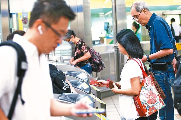 北捷近日傳出研擬調整票價優惠,將取消現有的電子票證8折優惠。 記者蘇健忠/攝影