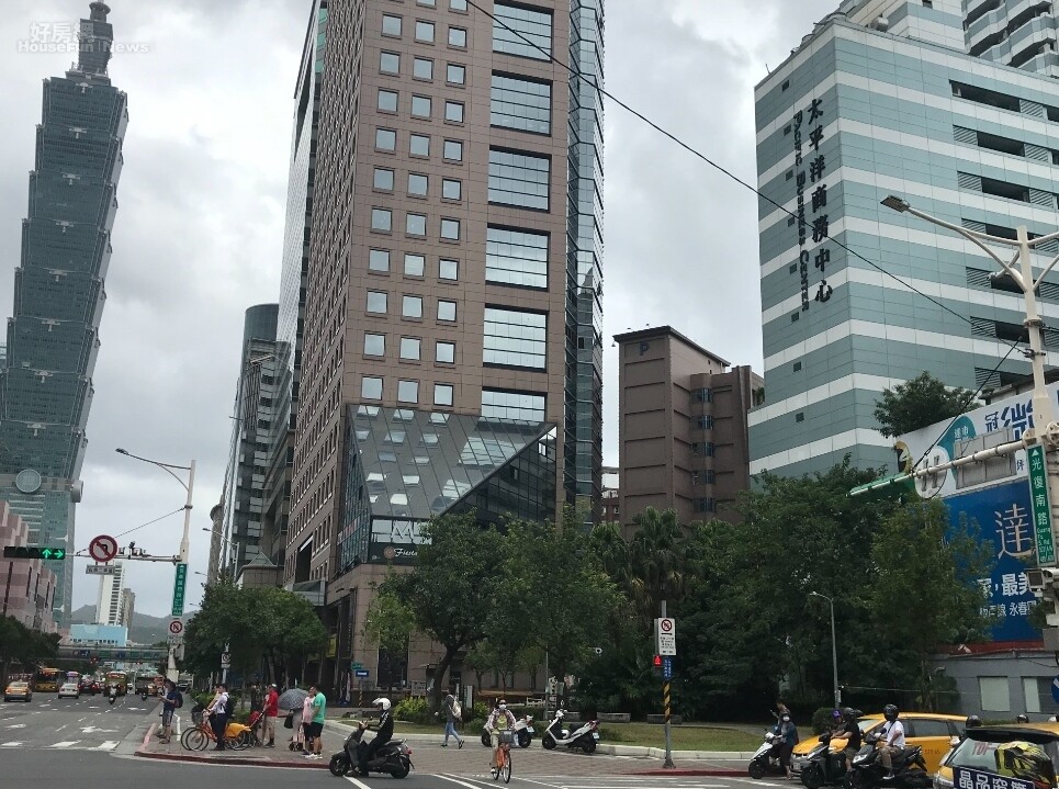 信義區三興段公辦都更案,基地位置在信義路四段及光復南路交叉口,目前作為臨時公園使用。好房網News記者李彥穎攝