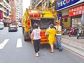 新北垃圾車　上月準點率達8成