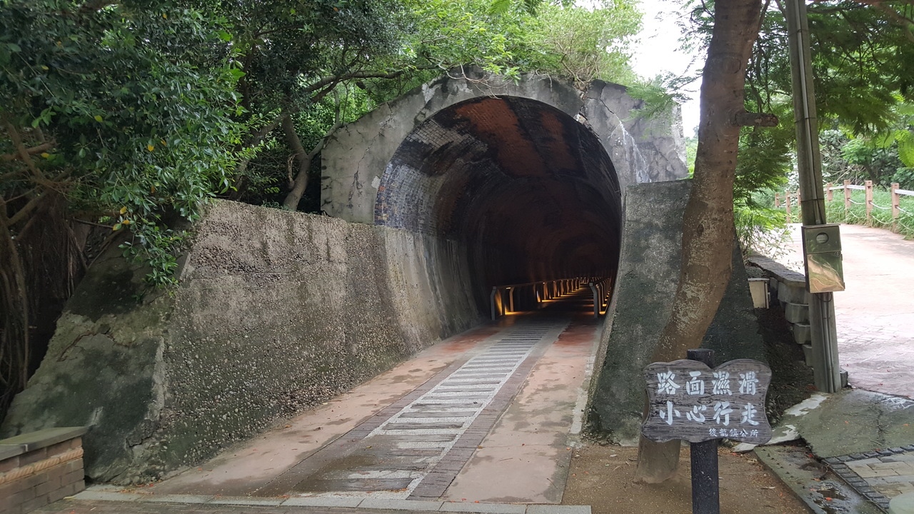 苗栗縣海線鐵路過港舊隧道是半天寮好望角地區的重要景點。記者胡蓬生／攝影