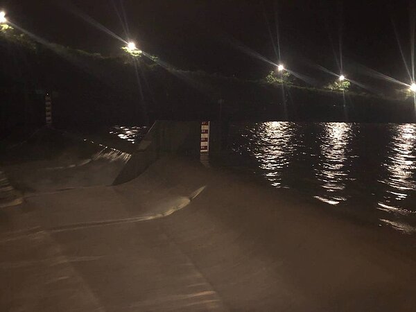 台灣北部及東北部持續降雨,基隆河水位上升,員山子今晚8時45分開始分洪,為今年第1次分洪。圖/水利署十河局提供