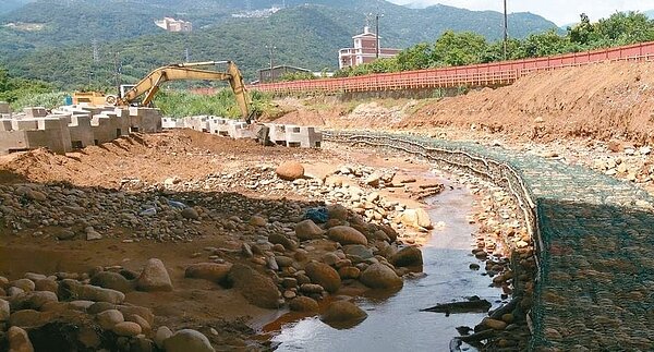 磺溪清水堤防防災減災工程第1期預定今年底前完成，保障居民生命財產安全。 圖／十河局提供