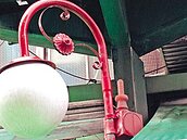 板橋LED路燈　燈管色色的