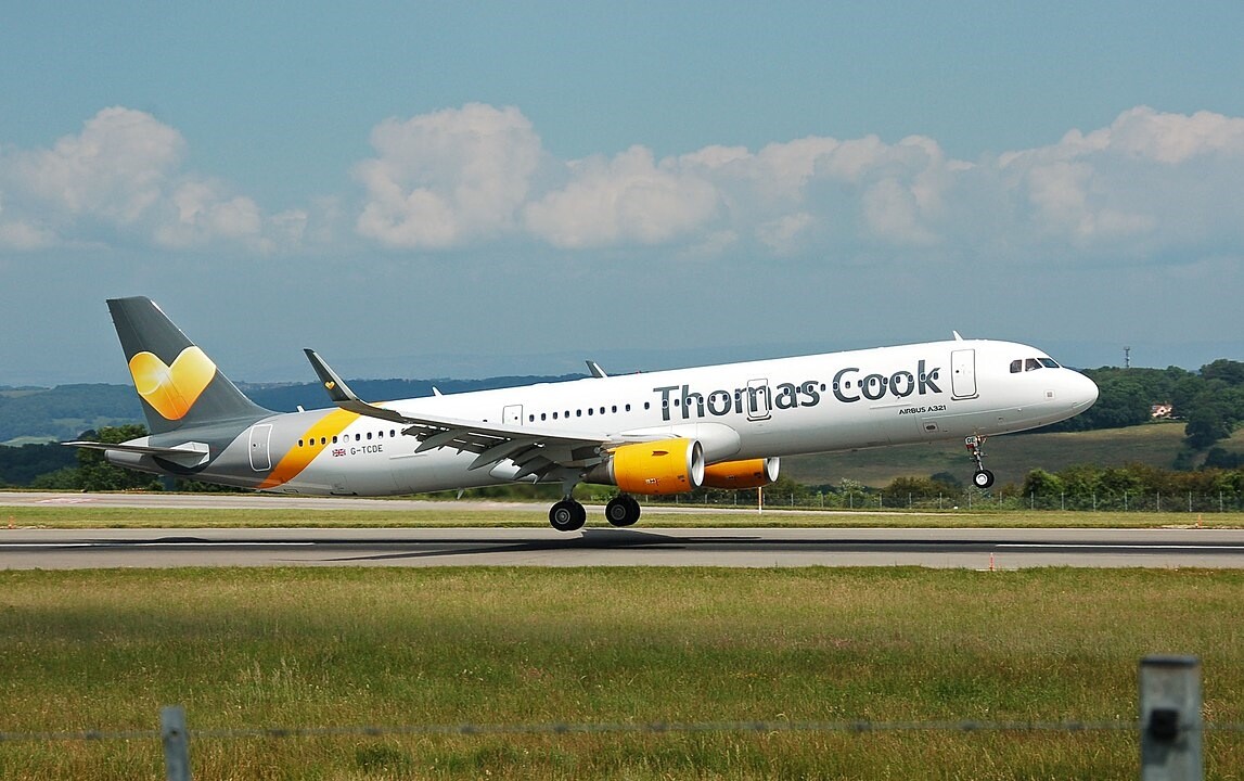 英國最老旅行社Thomas Cook宣告破產，圖為Thomas Cook集團旗下的航空公司飛機。圖／摘自維基百科（由Adrian Pingstone拍攝）