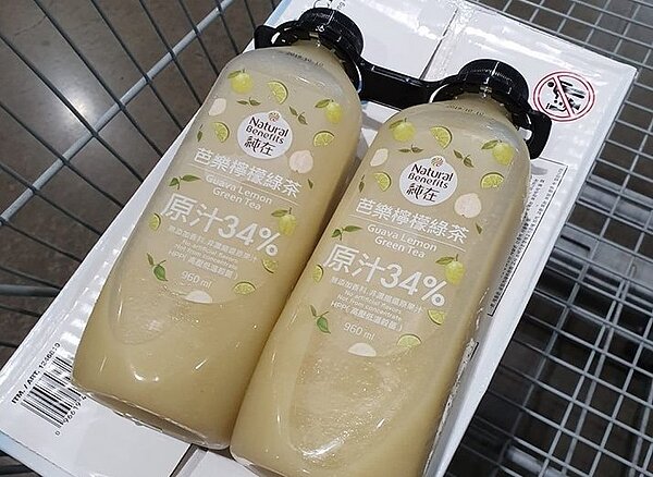 女網友到好市多買「芭樂檸檬綠茶」卻不幸撲空,沒想到一旁的女客人竟「神支援」,讓她相當感動。圖擷自/臉書社團《Costco好市多 商品經驗老實說》