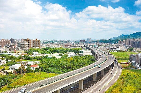 軌道經濟帶動沿線房市發展，七十四號線居功厥偉。圖／記者黃繡鳳攝