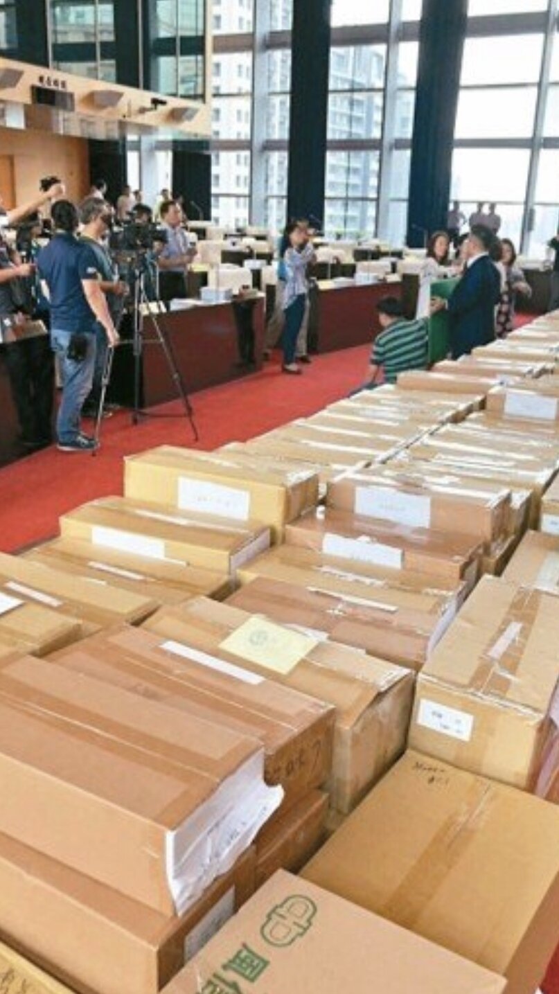 台中144萬張沒用的花博卡何去何從，讓市府傷透腦筋。多位議員建議將花博卡解禁，轉為市民卡，供民眾搭公車。 圖／聯合報系資料照片