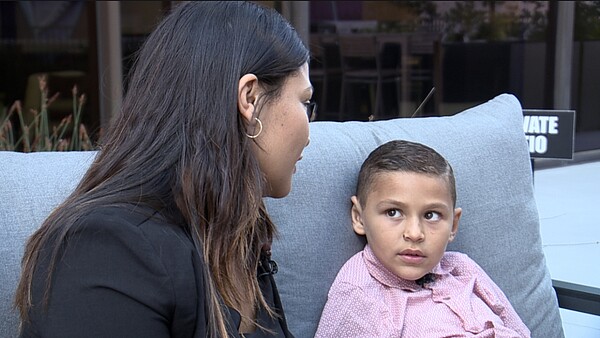 加州「布蘭達沙塞杜家庭托兒中心」遭控餵食嬰幼兒褪黑激素，讓孩子陷入昏睡。圖為一名受害兒童。 圖／擷自KGTV電視台