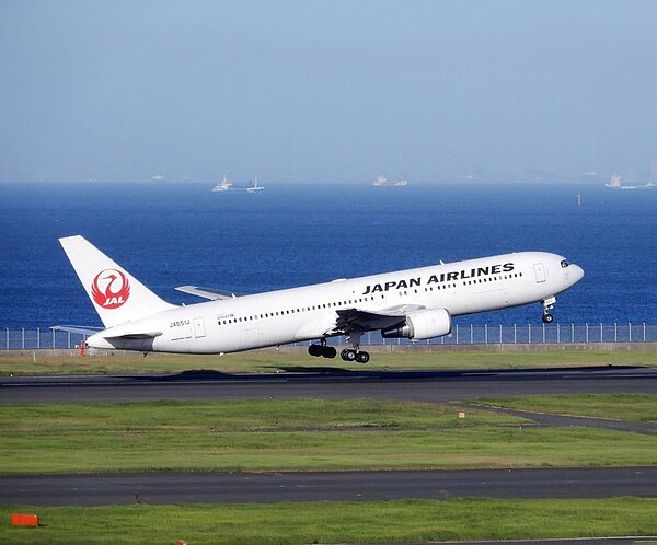 日航旅客網路購票時，座位表會顯示嬰兒座位。取自日本航空臉書（@jal.japan）