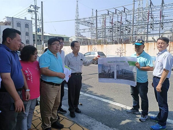 立委蔡易餘(左三)27日表示,已向台灣電力公司爭取變電所改建經費約1億5000萬元,預計10月開始動工。(張毓翎攝)