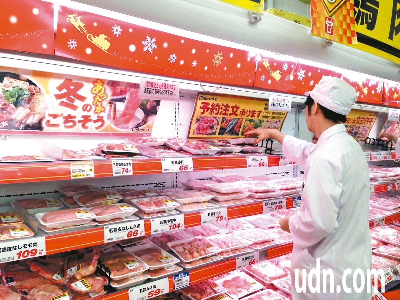 日本十月起調高消費稅，日本政府宣布食品維持八%稅率，但其定義引發爭論。圖為日本的超市肉品區。 圖／聯合報系資料照片