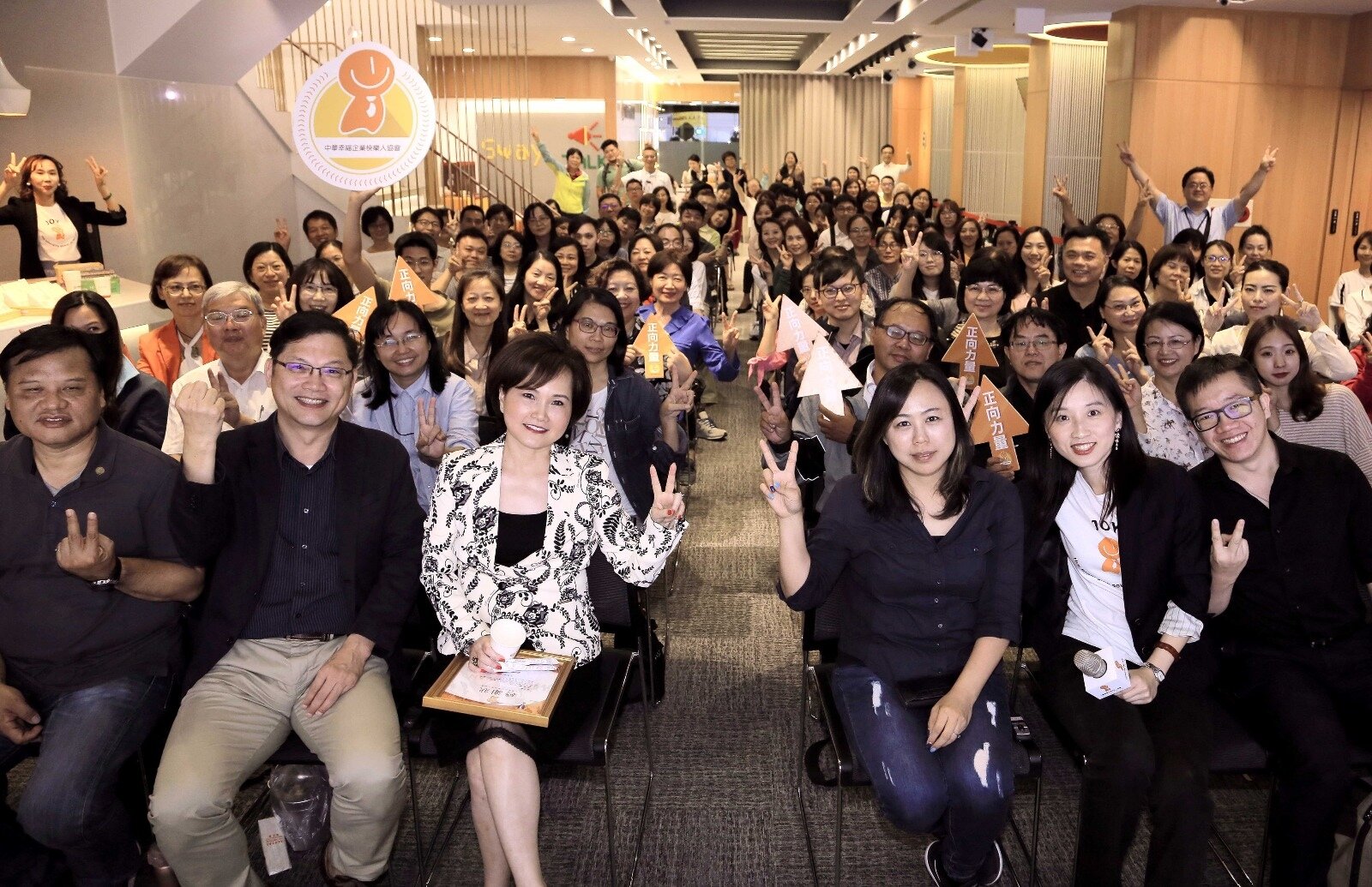 《永慶公益講座》邀請沈春華擔任講座來賓,吸引超過兩百位網友報名參加,擠爆會場。圖/永慶慈善基金會提供