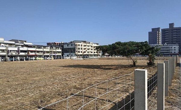 鄰近金山老街的金山地區市地重劃區,合計有6筆住宅區土地,昨也標售出3筆,每坪得標價約20萬元,其中金山二段12號號土地溢價率更達27.57%。圖/新北地政局提供