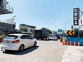 三鶯線圍籬占車道　考慮改單向