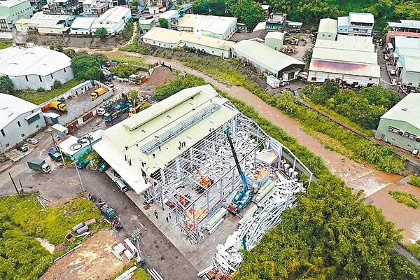 新北拆除大隊將無人機作為巡查工具。 圖/新北市工務局提供