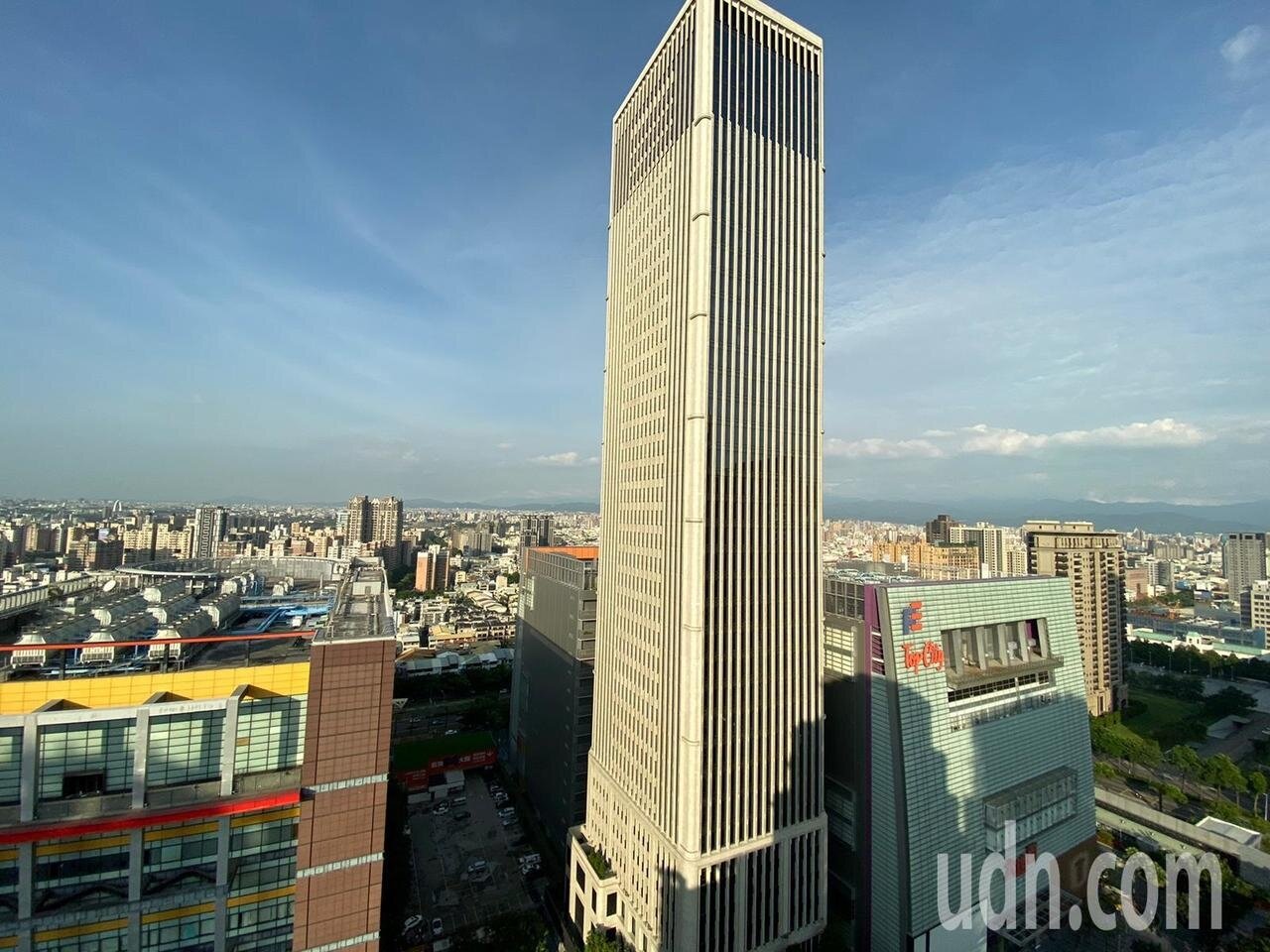 聯聚建設董事長江韋侖表示,台商回流潮正夯,聯聚跨足商辦的首案聯聚中雍銷售破七成,吸引多家「隱形冠軍」企業進駐。記者趙容萱/攝影