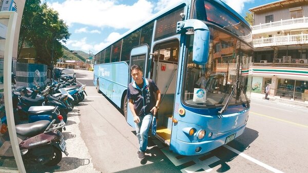 基隆市首條跳蛙公車「安樂內湖線」，10月調整班次時間。 圖／副議長林沛祥提供