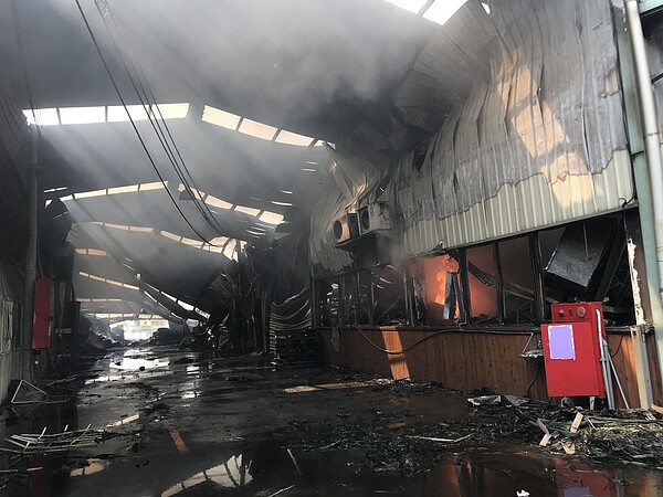 台中市大雅區一家鐵皮工廠今晨火警,造成兩名消防員不幸殉職。圖/聯合報系資料照片
