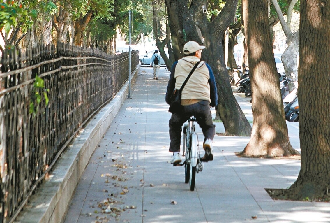 文化部建議拆除國父紀念館園區欄杆圍牆。 圖╱聯合報系資料照片