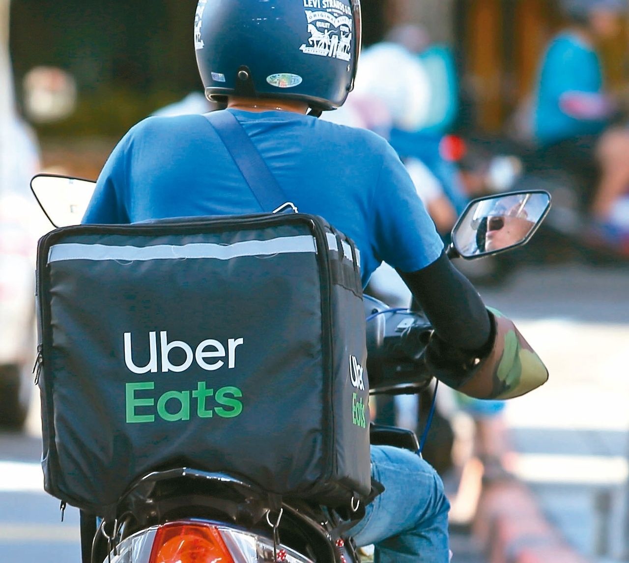 餐飲外送業者Uber Eats 宣布進入台灣三周年，一次推出雲林、苗栗、屏東、宜蘭、花蓮等五個新進入服務區域，目前全台有15個城市、近9,000家餐廳可提供服務。記者林澔一／攝影