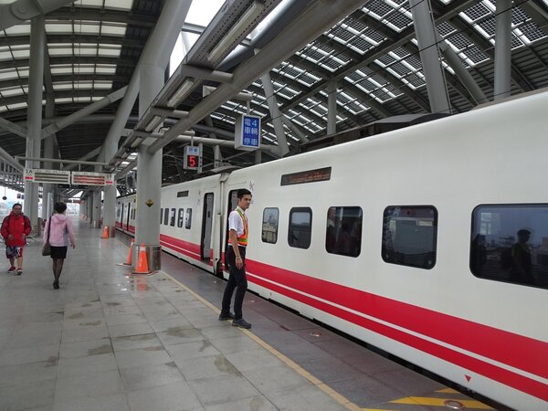 今年12月底前，鐵路電氣化就可以通到枋寮，屆時普悠瑪將從台北直通枋寮，「也就是高鐵沒來，普悠瑪先來」。圖／聯合報資料照片