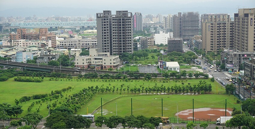 隨著房市買氣轉趨熱絡，台中高鐵特區近期新建案、新成屋熱銷個案頻傳。圖／記者曾麗芳攝