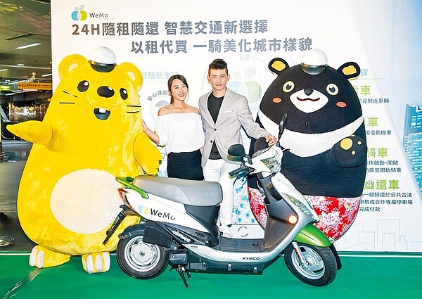 iRent採用KYMCO New Many 110 EV（左），WeMo Scooter則採用KYMCO Candy 3.0。（陳大任攝） 