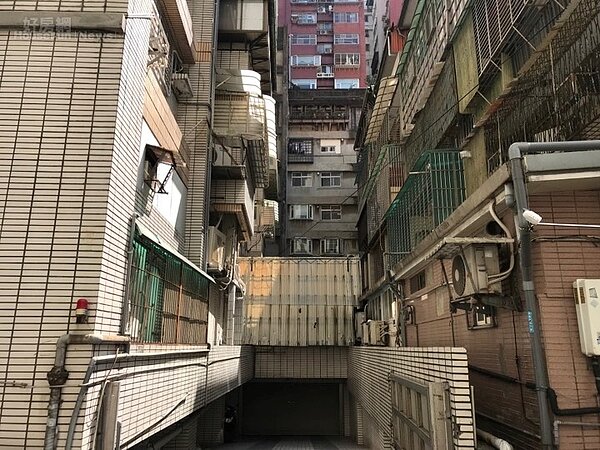 危老條例上路後,官方統計實施數據比都更來得意願多,但仍有民眾表示自身想改建卻資金不足,讓改建夢躊躇不前。圖/好房網News記者黃暐迪攝(非危老改建案例)