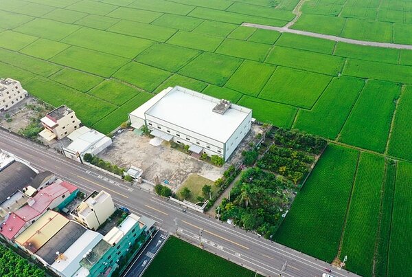 9月10日行政院由秘書長李孟諺接待林岱樺委員與業者,針對《工輔法》子法舉行座談會,主要是友善地聆聽業者的訴求。會議中並未做出任何結論,但有明確指示相關部會,要在聆聽各方意見之後,盡速訂定相關的辦法。記者黃仲裕/攝影