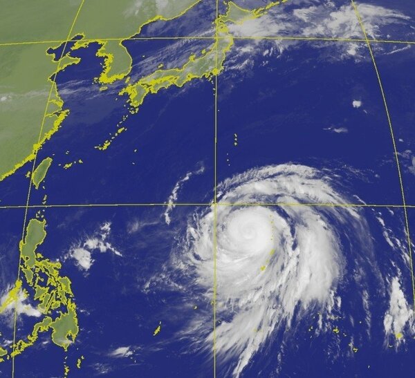 哈吉貝颱風在短短24小時內迅速增強，遇估周末將為日本帶來強烈暴風雨。圖擷自中央氣象局