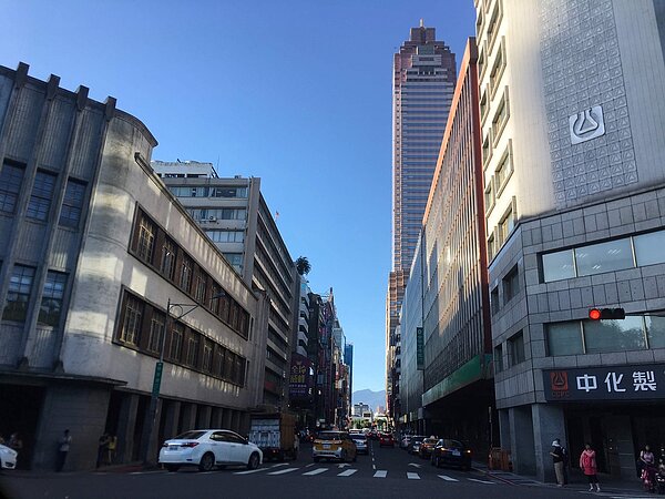 國慶連假將會有好天氣,不過下周大陸冷空氣來襲溫度會驟降。圖/好房網News記者黃暐迪攝