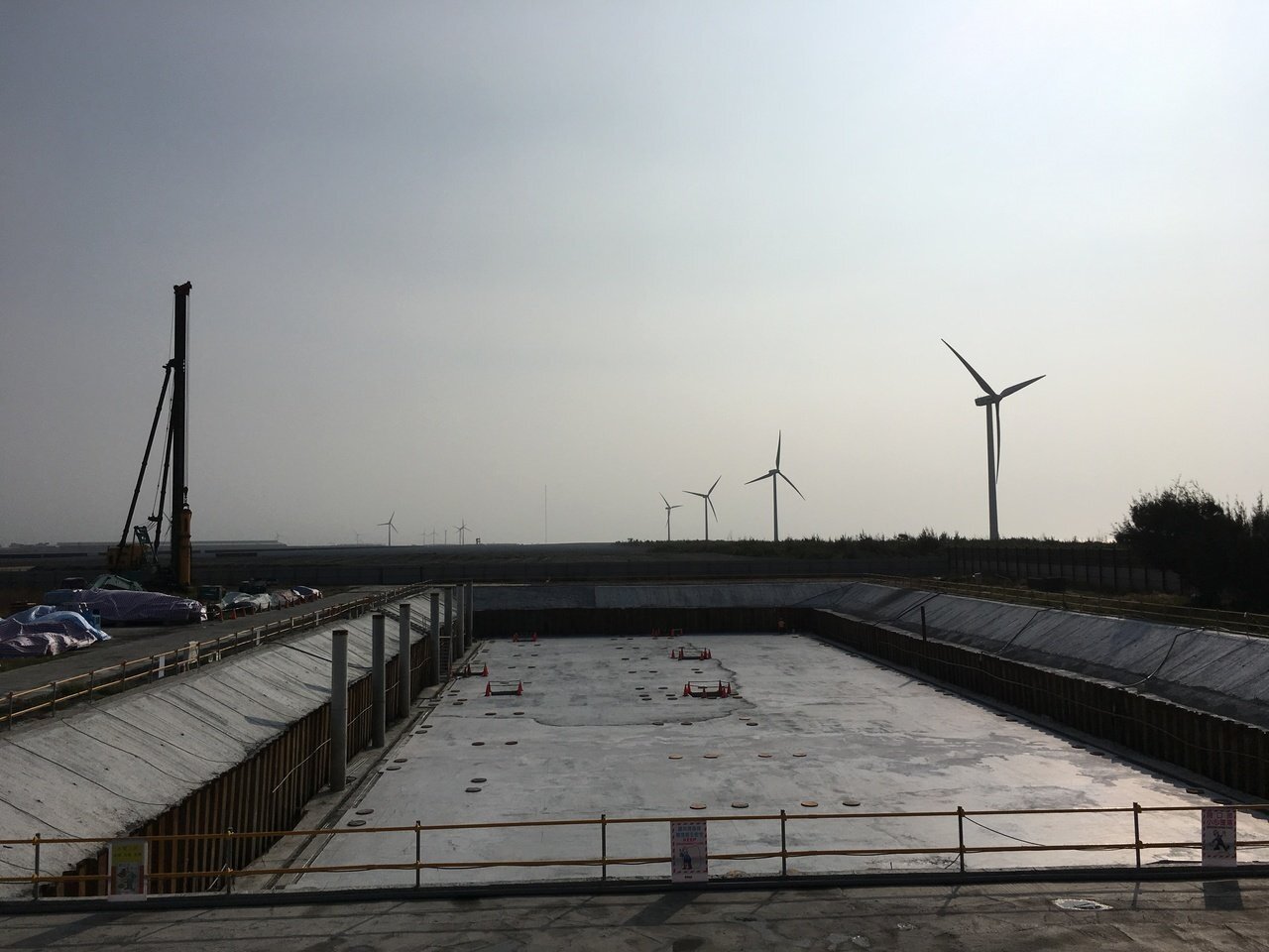 彰化外海離岸風電業者都選擇從北側上岸,為使風電併入電網,台電在彰濱工業區興建彰一開閉所,於今年5月動工。圖/記者江睿智攝