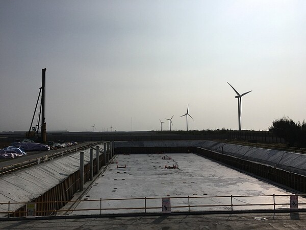 彰化外海離岸風電業者都選擇從北側上岸,為使風電併入電網,台電在彰濱工業區興建彰一開閉所,於今年5月動工。圖/記者江睿智攝