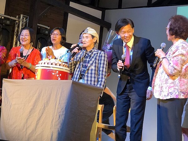 國寶歌王文夏疑似遭到看護餵毒，目前警方介入調查。圖／取自文夏臉書