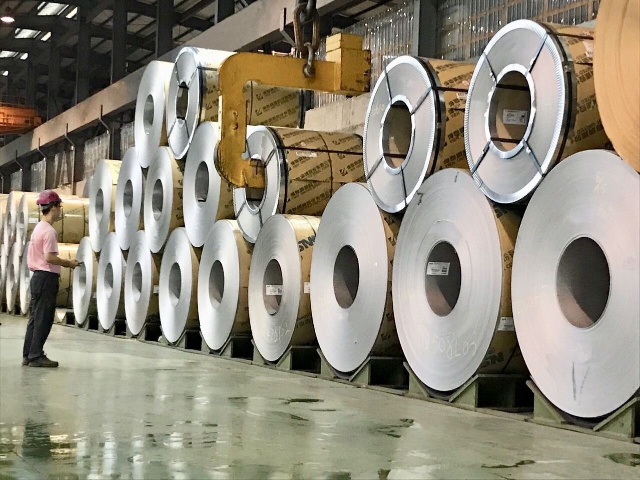 財政部關務署9日正式公告,考量課稅對於上下游產業影響,針對五項鋼品「暫不課徵」反傾銷稅與平衡稅。 圖/聯合報系資料照片