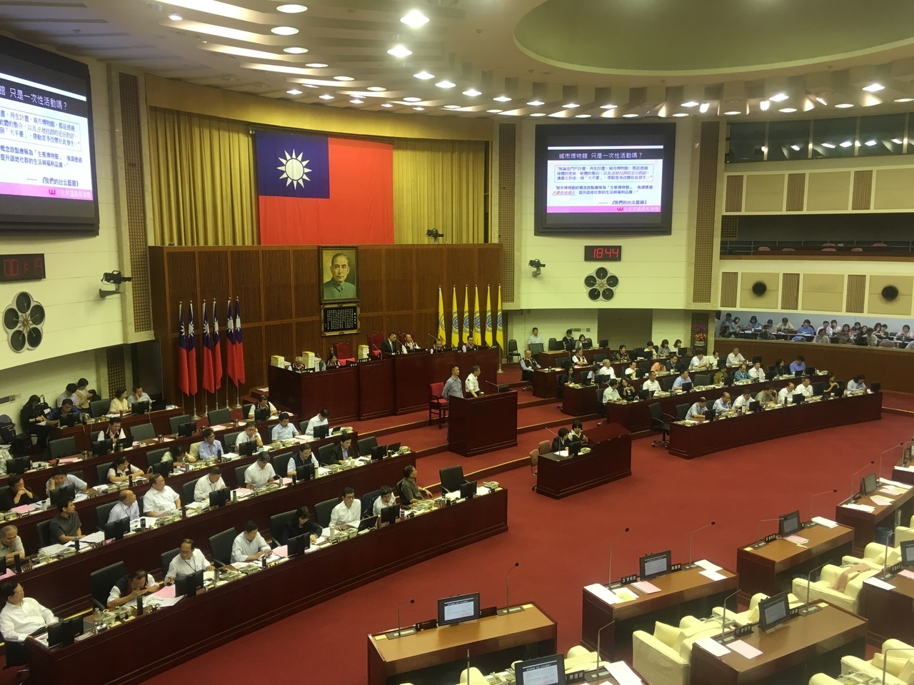 台北市長柯文哲昨到議會進行報告、備詢。圖／記者張世杰攝影
